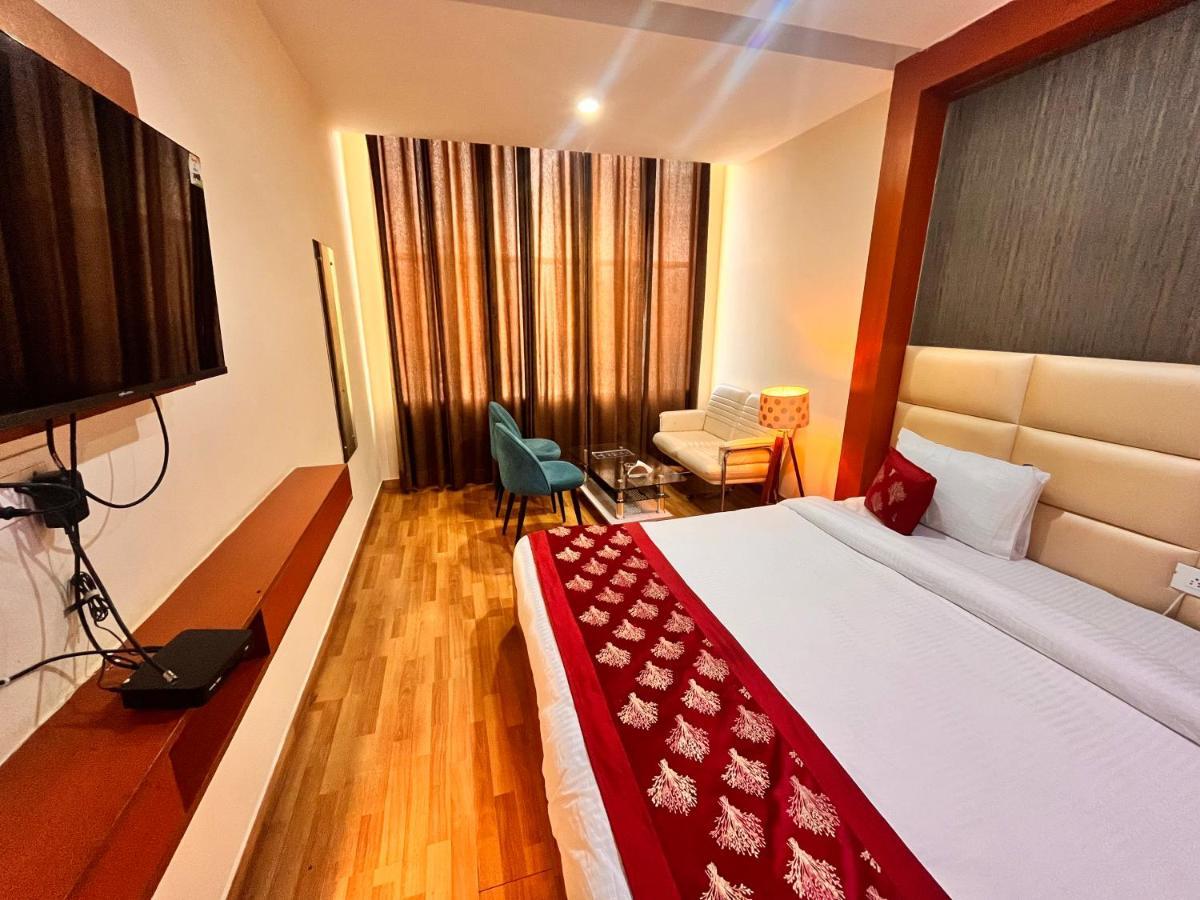 Oyster Pearl I Near Medanta Hospital I Sec-39 I Gurgaon Hotel Exterior photo