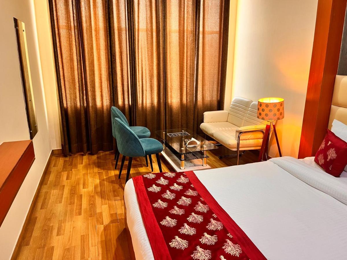 Oyster Pearl I Near Medanta Hospital I Sec-39 I Gurgaon Hotel Exterior photo